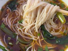 酸菜肉丝米线-越洋肖氏老米线(杨家坪店)