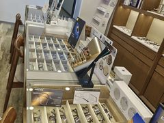 -三目眼镜·蔡司视觉合作店(青浦宝龙店)