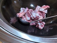 -牧民人家羊粪火自煮手把肉餐馆