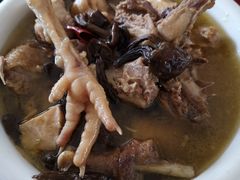 柴鸡炖松蘑-北京龙庆四季香农家饭庄·灶台鱼·碳烤虹鳟鱼(龙庆峡店)