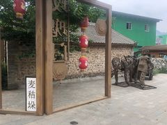 -百里峡七彩艺术小镇