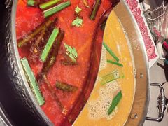 酸汤锅底-伴山牛贵州黄牛肉火锅·苗疆非遗艺术餐厅(上海首店)