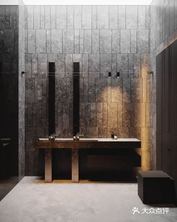 卫生间的黑色与灰色相互搭配更显的有高级感,通过大理石