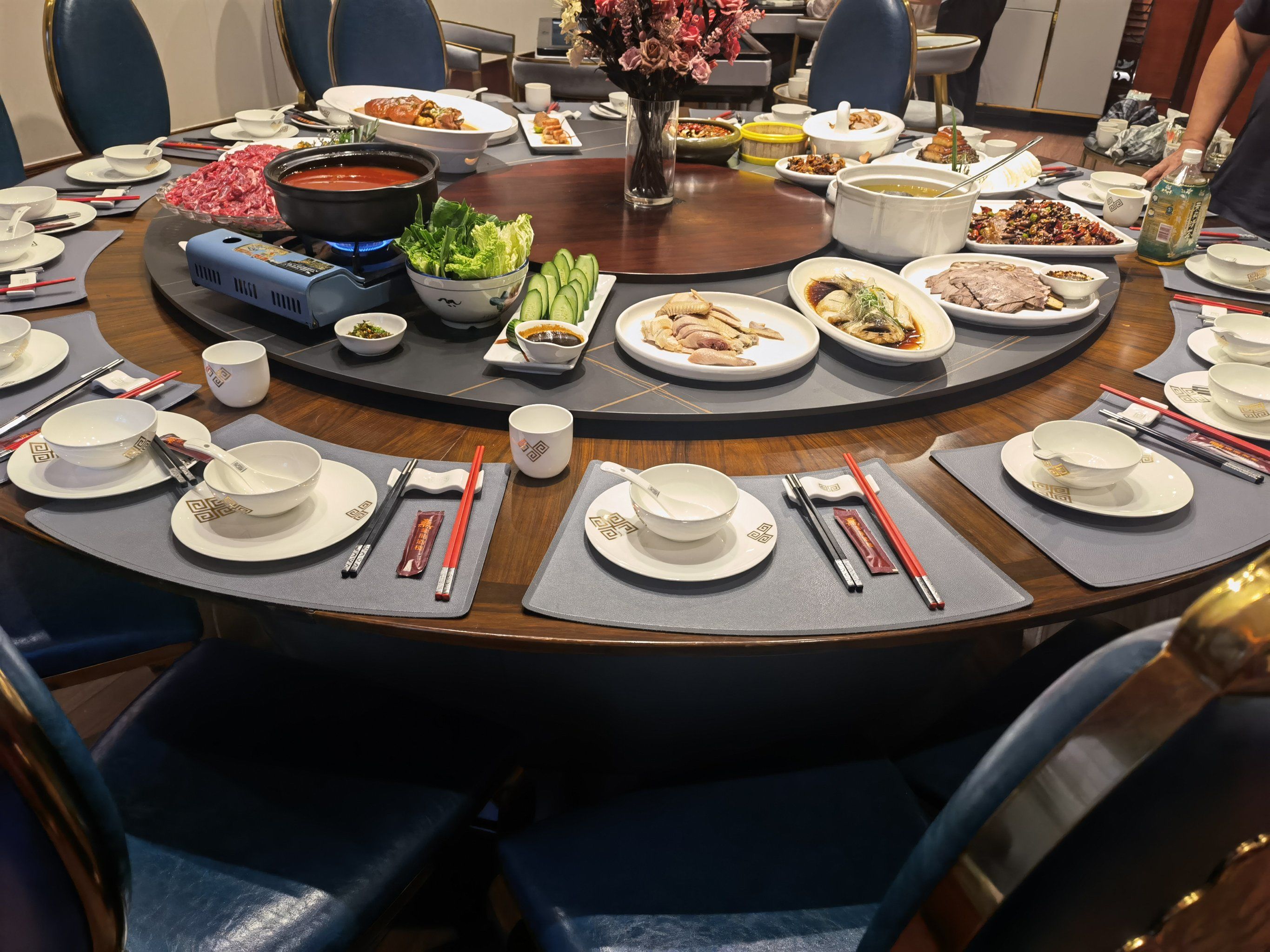 快来豪丽酒楼,享受一次难忘的用餐体验吧!🎊