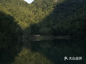 有山有水有瀑布，是个不错的大氧吧