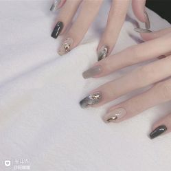 -悦指间美甲美睫