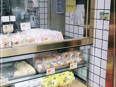 面包甜点陈列柜-鲍师傅糕点(海岸城店)