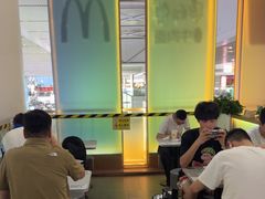 -麦当劳(上海虹桥站30B检票口楼上)