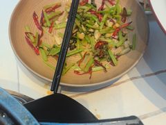 -阿瓦山寨·湘菜现炒·剁椒鱼头王(咸阳总店)