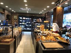 面包甜点陈列柜-红跑车(三牌楼店)