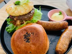牛肉菠萝芝心汉堡-龙治汉堡(中华城店)