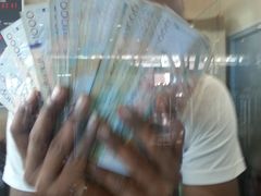 -西沃古尔·拉姆古兰爵士国际机场