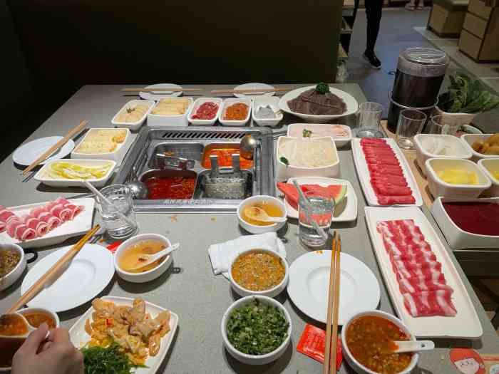 海底捞火锅(sm城市广场店)-"我们每次聚餐必去海底捞,这次去人还是