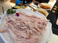 -老牌坊云南鱼豆花火锅(哈西万达店)