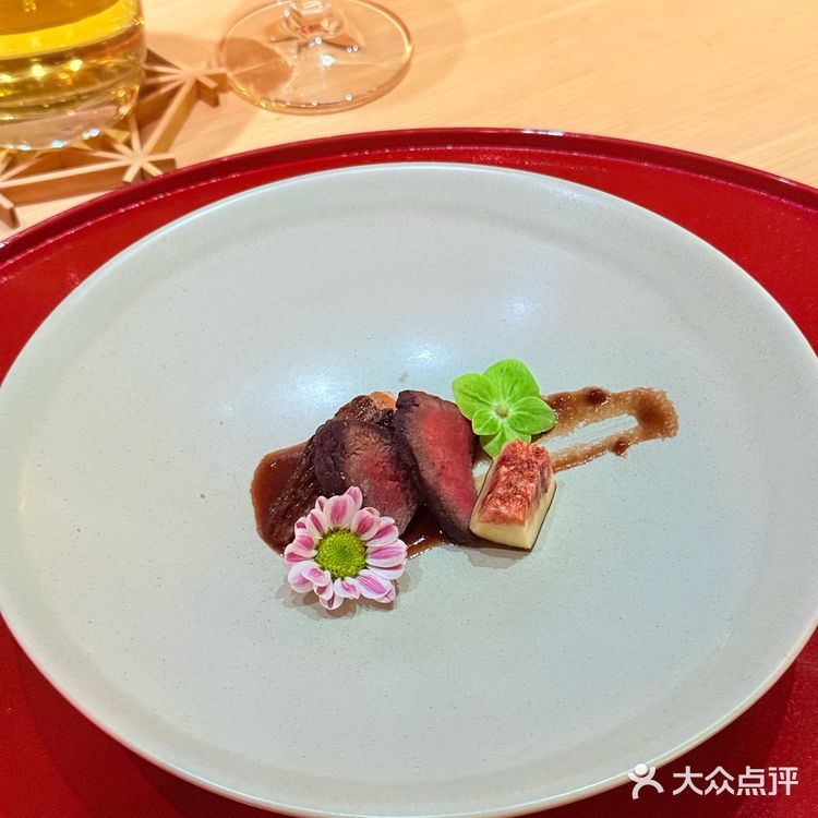 俩人吃的非常饱 食材很新鲜 菜式非常丰富 服务没得说