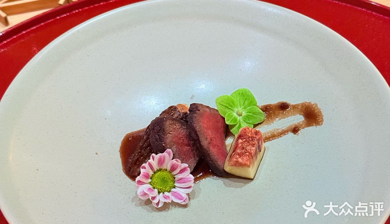俩人吃的非常饱 食材很新鲜 菜式非常丰富 服务没得说