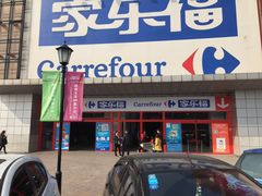 -家乐福南翔店停车场