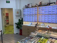 -天空之镜眼镜店蔡司依视路配镜授权零售店(望京颐堤港店)