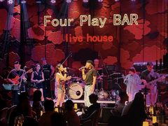 -FOUR PLAY BAR