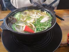 -丽虹云南过桥米线(兴工街店)