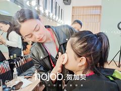 -贺加贝化妆美甲培训学校