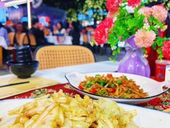 -刘姐啤酒鱼民族演艺餐厅(西街总店)