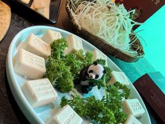 鸡肉做的火锅鸡豆腐花-吼堂老火锅(太古里总店)