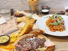 -Mark&Mars Restaurant