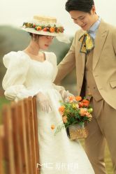 -现代经典婚纱摄影