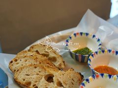 三种酱配酸面包-Mesa Madre梅萨妈妈·Bintana(国贸店)