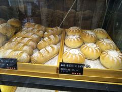 爆浆芝士红豆面包-啊噗吐呦现场烘焙(麦凯乐店)
