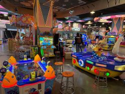 -卡通尼乐园(绿地缤纷城店)