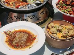 -阿瓦山寨·湘菜现炒·剁椒鱼头王(咸阳总店)