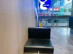 -瑞幸咖啡(小龙湾地铁站临街店)