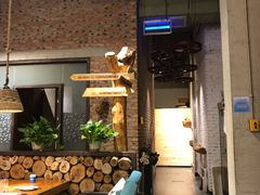 大堂-苹果树下艺术餐厅(宋庄店)
