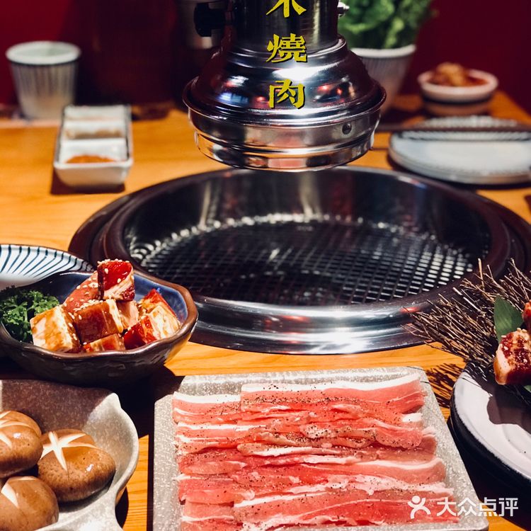 满树烂漫樱花下，炭火烤肉茨木烧