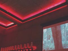 -饮湖威士忌鸡尾酒吧