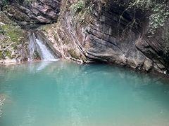 -龙水峡地缝景区