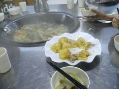-粘豆包柴火铁锅炖