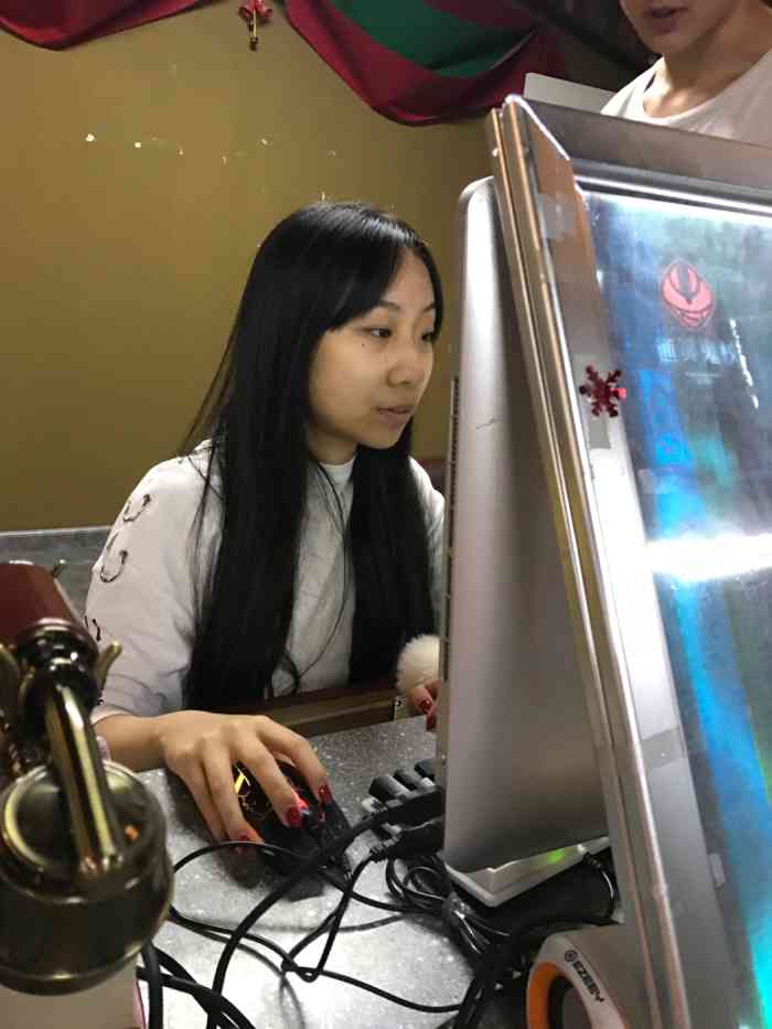 通灵鬼校-"流程略短,中间又碰到另外一组,人实在太多.