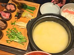 -云海肴·汽锅鸡·云南菜(天山百盛优客店)