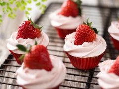 莓果杯子蛋糕-星巴克(张家港购物公园店)