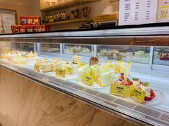 面包甜点陈列柜-三只蜜蜂蛋糕(东城店)