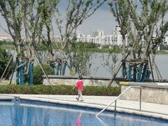 -上海滴水湖皇冠假日酒店