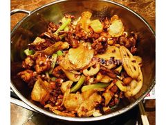 招牌干锅牛蛙五香味-蛙蛙叫干锅年代(簋街总店)