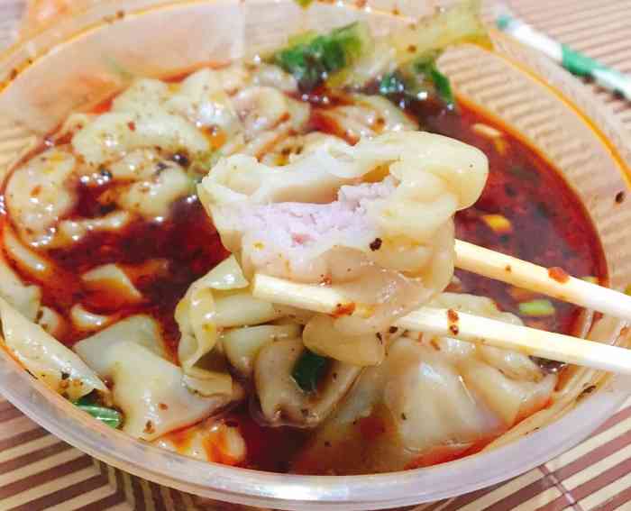 老麻抄手(龙泉店)-"听家里人推荐去吃的,觉得不难吃,但是真的.