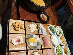 -银米·云南传统过桥米线(双廊黑金冠店)