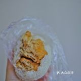 咬痕处的米粘在一起，叼姐说这是糯米比例高的关系