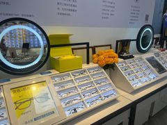-天空之镜眼镜店蔡司依视路配镜授权零售店(望京颐堤港店)