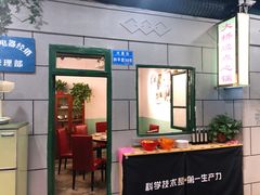 大堂-超越炭火牛蛙火锅鸡(河东店)